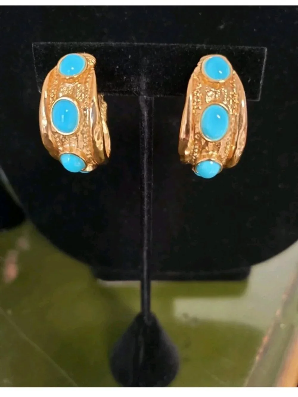 BEAUTIFUL KJL Kenneth J Lane 265$ GOLD TONE  HOOP TURQUOISE CLIP ON EARRINGS